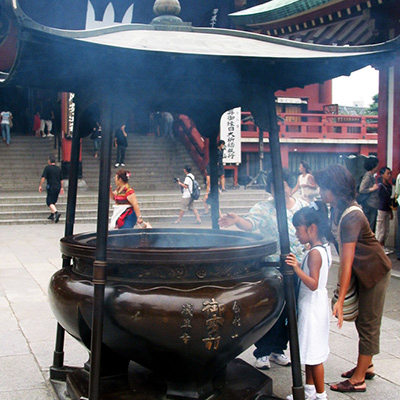 Курильня при буддийском храме